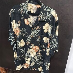 Tommy Bahama Black and Green Floral Casual Shirt 100% Silk